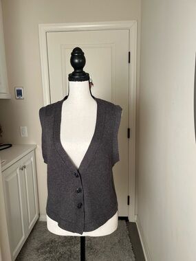 Banana Republic Ribbed Knit Vest in Charcoal